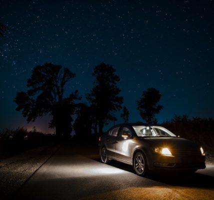Jak ulepszyć oświetlenie w Twoim samochodzie?