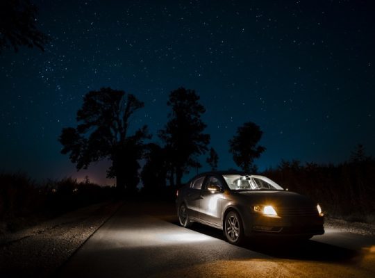 Jak ulepszyć oświetlenie w Twoim samochodzie?
